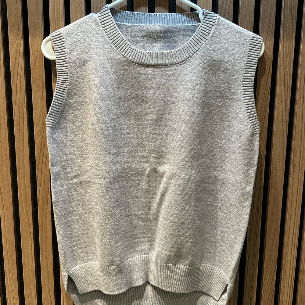 Women’s Light Grey Sleeveless Sweater
